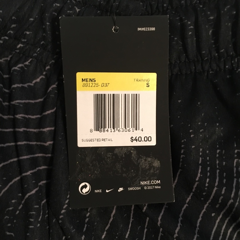 Men’s Nike Shorts - Picture 3 of 8